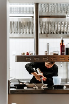 Alfred Hotel & Gastro Bar,,3 star