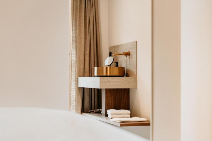 alfred hotel and gastro bar