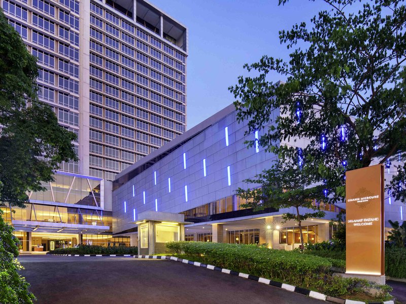 grand mercure solo baru