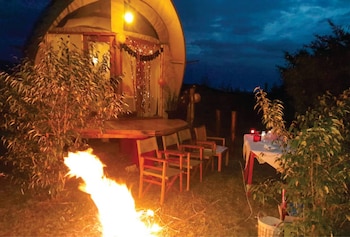 hotel white sandcastle mara lodge