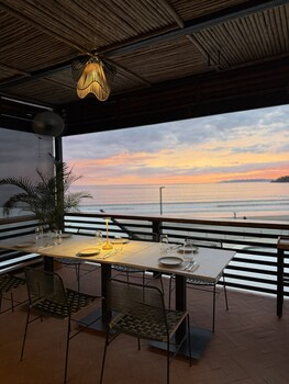wao beach hotel