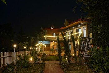 7 Lake Stays Sattal,,2 star