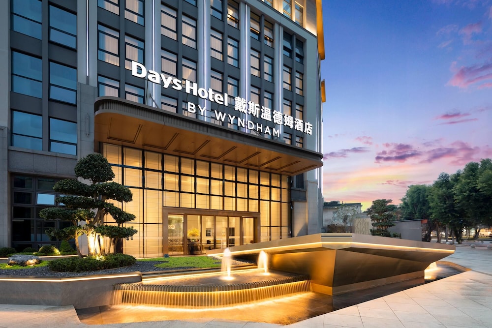 days hotel by wyndham leshan downtown