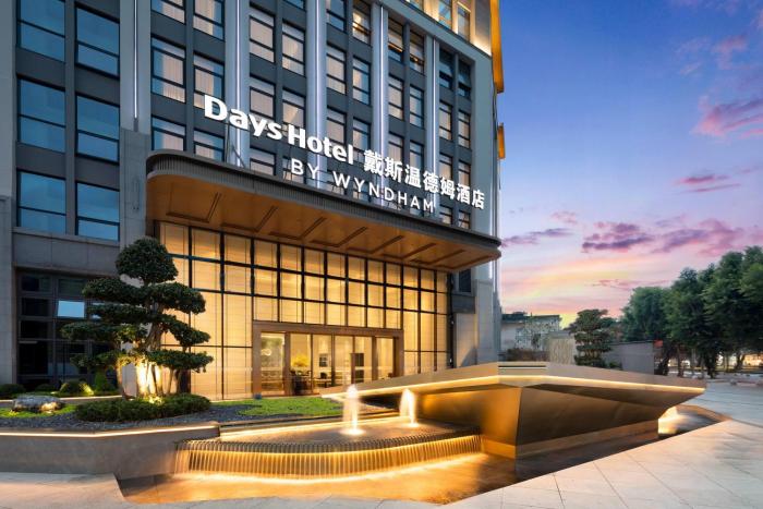 days hotel by wyndham leshan downtown