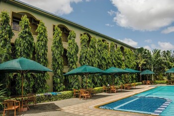 palm oasis resort garissa