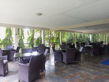 palm oasis resort garissa