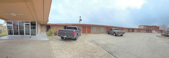 Chaparral Motel,,2 star