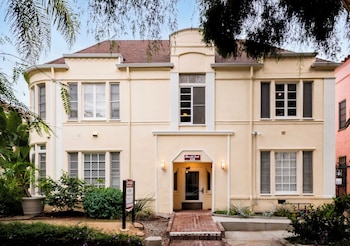 the beverly grove hotel