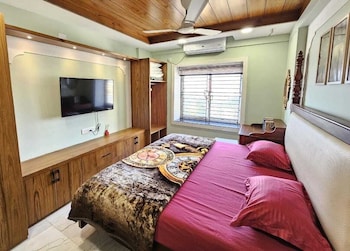 The Hotel Dream Land,,3 star
