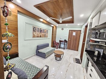 The Hotel Dream Land,,3 star
