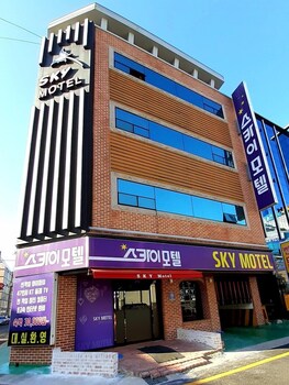 sky motel