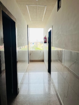 roomshala hotel home stay