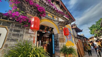 yiyuan snow mountain view historical naxi house