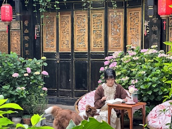 yiyuan snow mountain view historical naxi house