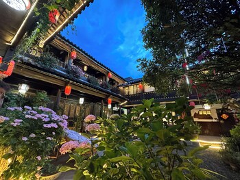 yiyuan snow mountain view historical naxi house
