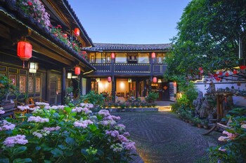 yiyuan snow mountain view historical naxi house