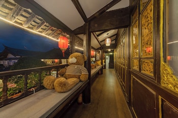 yiyuan snow mountain view historical naxi house