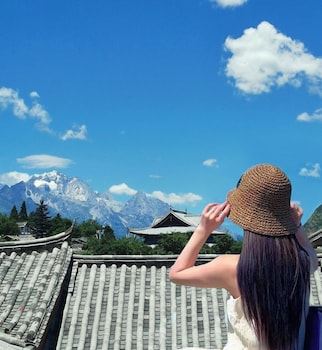 Yiyuan Snow Mountain View Historical Naxi House,,4 star