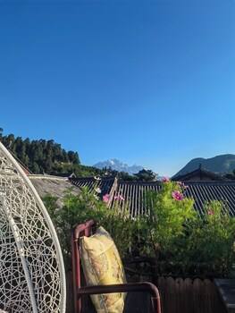 yiyuan snow mountain view historical naxi house