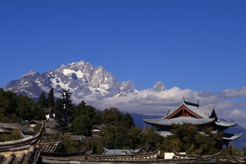 yiyuan snow mountain view historical naxi house