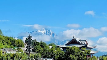 Yiyuan Snow Mountain View Historical Naxi House,,4 star