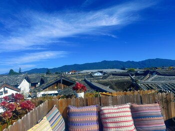 yiyuan snow mountain view historical naxi house
