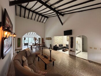 la villa the view