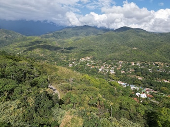 la villa the view