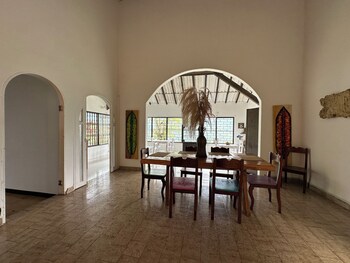 la villa the view