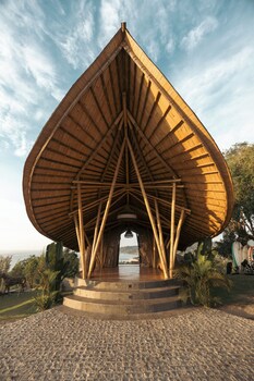 ketanu bamboo lodge sumba