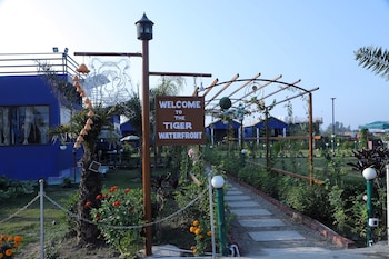 The Tiger Waterfront Resort,,3 star