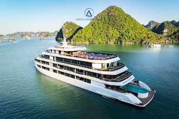 aqua luxury cruise