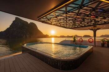 aqua luxury cruise