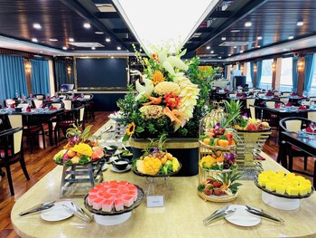 aqua luxury cruise