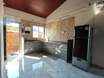 Cosmicstays Birdsong Lakeview Cottage,,2 star