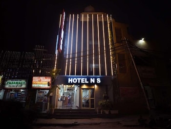 hotel ns near delhi airport