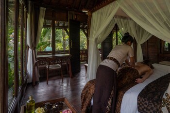 aksmi suites and villas