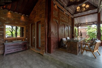 aksmi suites and villas