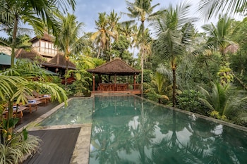 aksmi suites and villas