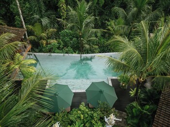 aksmi suites and villas