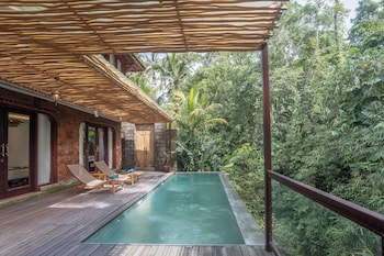 aksmi suites and villas