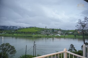 King Castle Lake Front By Laksam,,3 star