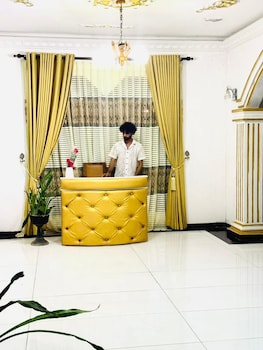 White Palace Airport Hotel,,3 star