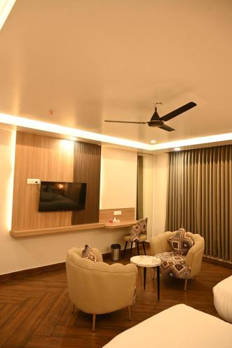 the regal crown by ritya hotels