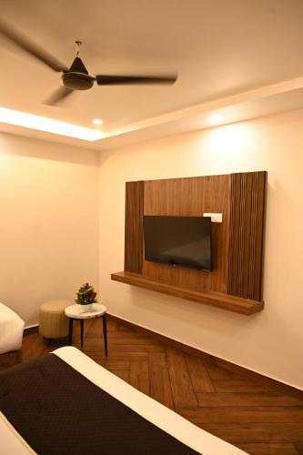 the regal crown by ritya hotels
