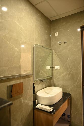 the regal crown by ritya hotels