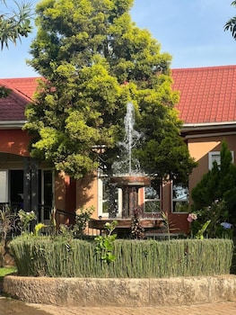 tek country gardens buwama