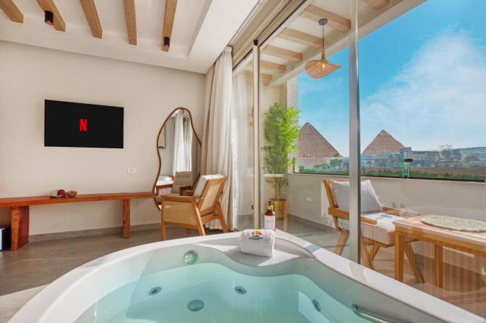 one gate pyramids view inn