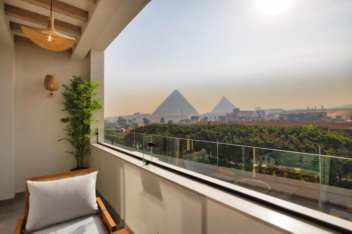 one gate pyramids view inn