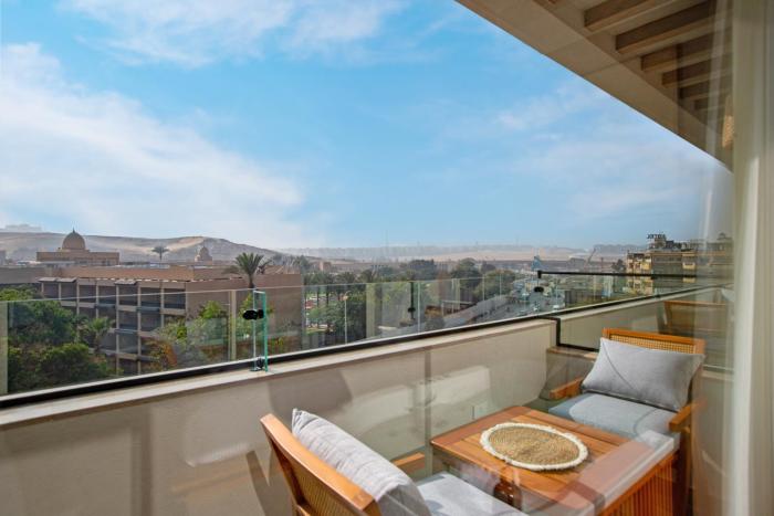 one gate pyramids view inn